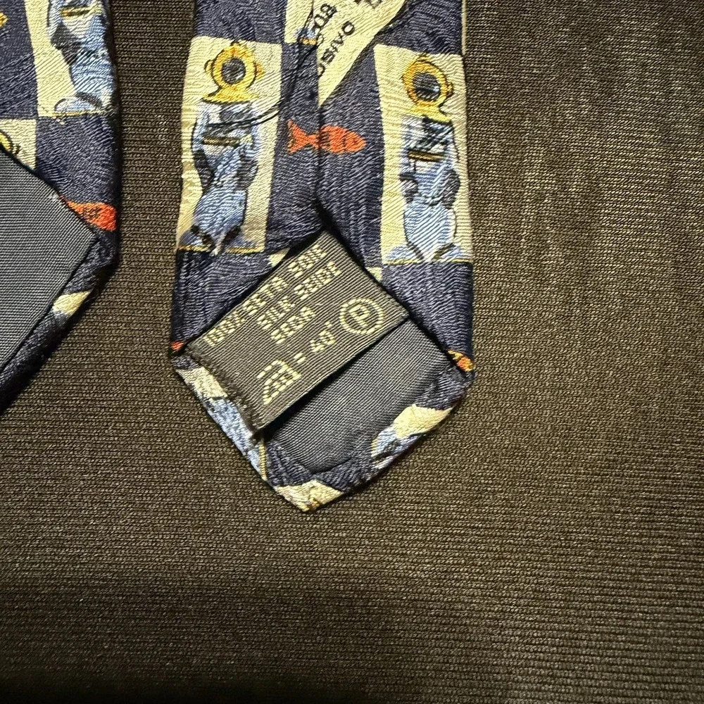 Ermenegildo Zegna Men's‎ Scuba Diver Fish Blue Yellow Orange Tie 100% Silk 3.75